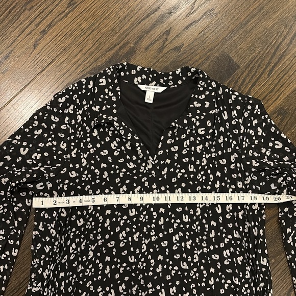 Stylish Pleated Black and White Ladies Dress (size L) - Picture 4 of 5